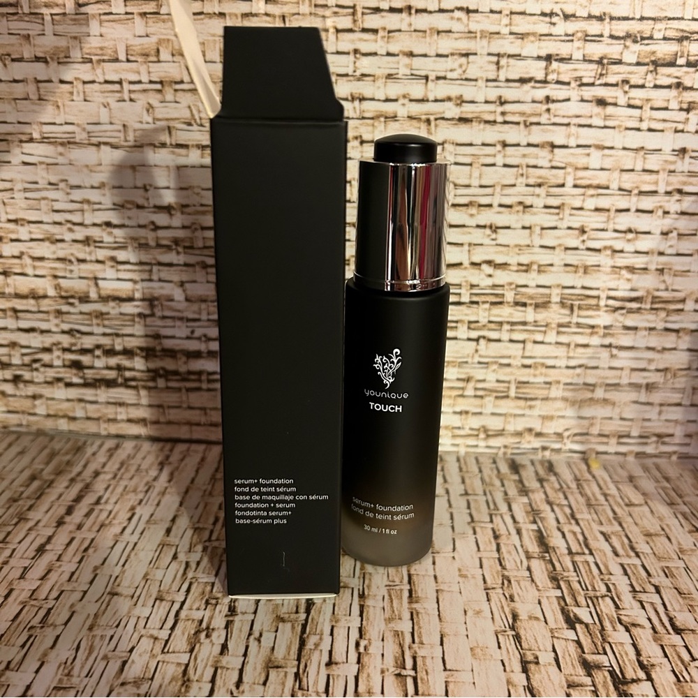 🐾Younique Linen Foundation🐾 - Picture 5 of 7